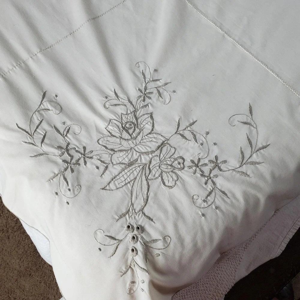 Embroided White Scalloped Edge Cotton Tablecloth Vtg‎ Masjien Embroid 80x84 Vtg